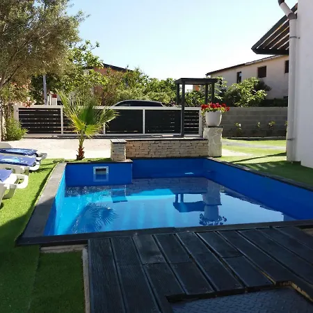Relax Garden Villa Vir